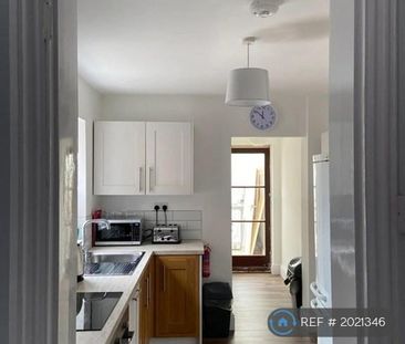 1 bedroom in a house share to rent - Photo 3