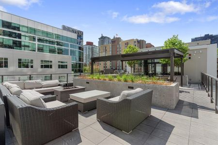 Stunning 1 Bed + Den Condo For Rent In Beltline. - Photo 4