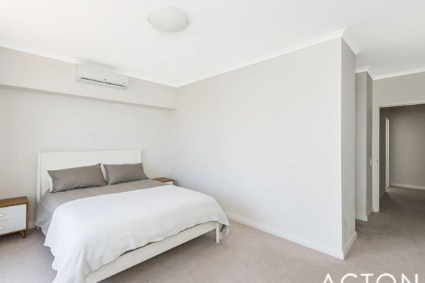 MODERN & STYLISH TOWNHOUSE! - Photo 1