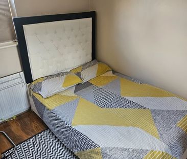 Room in a Shared House, Dysons Road, N18 - Photo 1