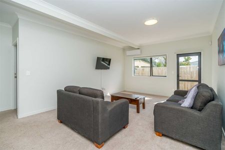 Studio Room in Silverdale - Photo 4