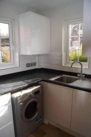 2 bedroom semi-detached house to rent - Photo 2