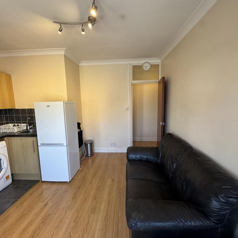 Welbeck Avenue, Southampton - Photo 1