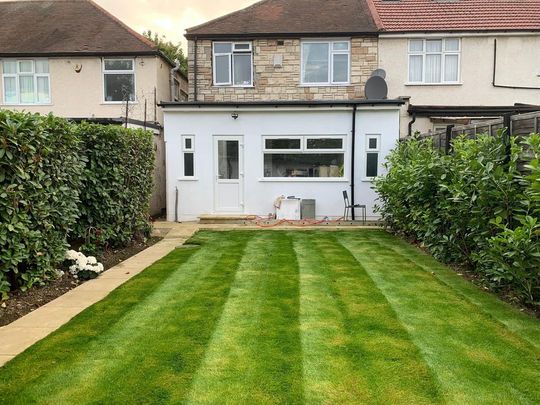 1 bedroom in a house share to rent - Photo 1