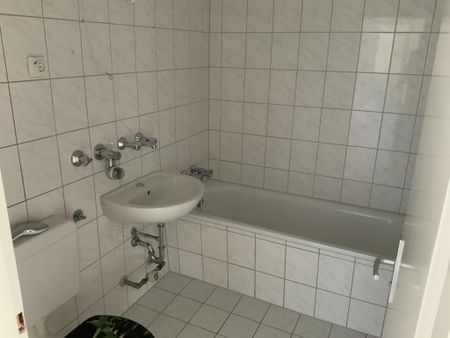 Sparen und selber renovieren. Erdgeschosswohnung für die kleine Familie - Photo 3