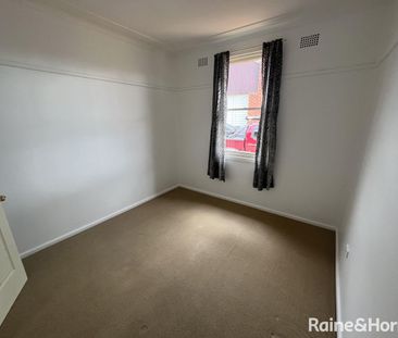 Convenient & Comfortable Living in Bomaderry - Photo 4