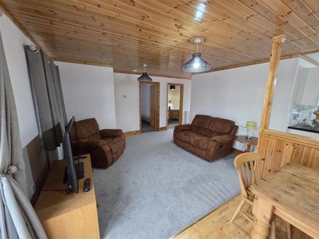 2 bedroom detached bungalow to rent - Photo 2