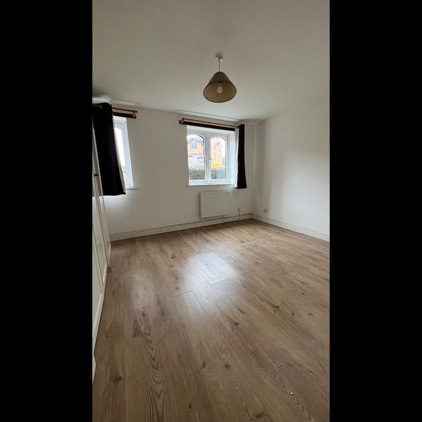 1 Bed Flat, Armoury Road, SE8 - Photo 1