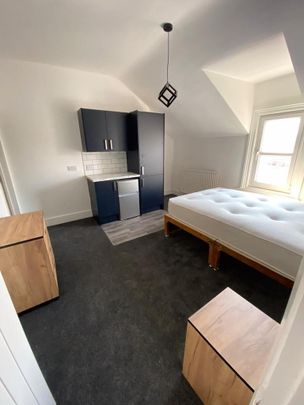 1 bedroom in a house share to rent - Photo 1