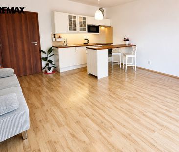 Pronájem bytu 1+kk 33 m² - Photo 1
