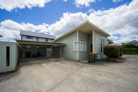 Two Bedroom Home in Hamilton East - Photo 3