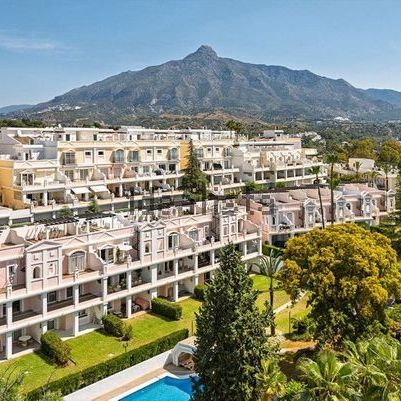 Alquiler de chalet pareado en Avenida del Prado - Photo 1