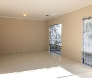 Charm and Convenience in One Lovely Package - Photo 2