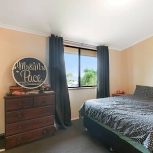 Double Storey Family Home - Photo 2