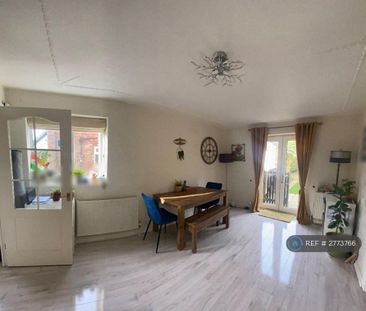 3 bedroom semi-detached house to rent - Photo 5