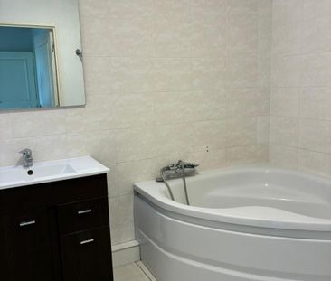 Location Appartement 3 pièces 65m² VALENCE 26000 - Photo 2