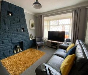 3 bedroom semi-detached house to rent - Photo 2