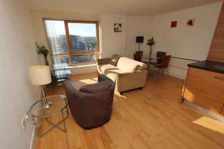 1 bedroom flat to rent - Photo 2