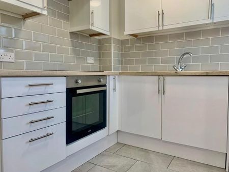 2 bedroom maisonette to rent - Photo 5