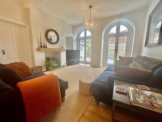 2 bedroom mews to rent - Photo 1