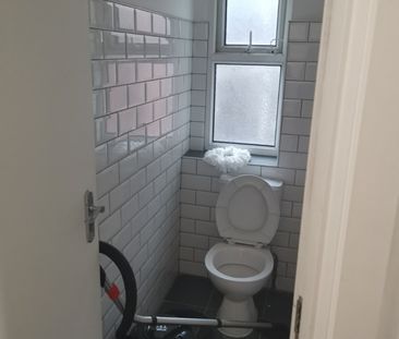 Room in a Shared House, South Norwood Hill, SE25 - Photo 4