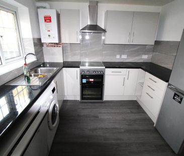 3 bedroom terraced house to rent - Photo 3