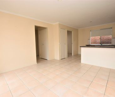 8 The Glade, Hampton Park VIC - Photo 4