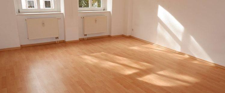 Großer Balkon - Einbauküche zzgl. - im 3. OG -! - Foto 1