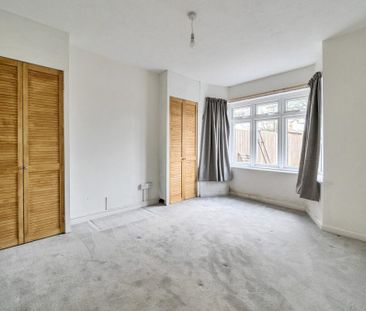 3 Bedroom Flat / Apartment - Winchester Road, Waltham Chase - Photo 3