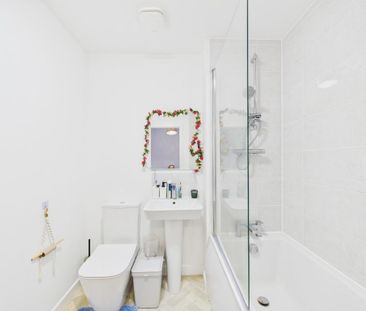 2 bedroom semi-detached house to rent - Photo 6