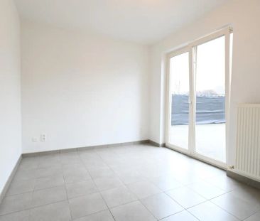 Gelijkvloers appartement met aparte inkom, 2 slaapkamers, terras en... - Photo 4