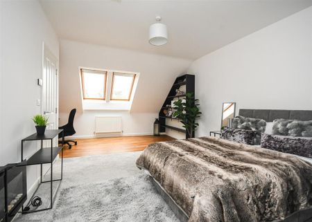 4 bedroom semi-detached house to rent - Photo 3