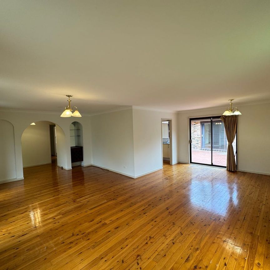 4 Bedrooms with Built Ins, 3 bathrooms, Floorboards, 2 Living Areas, Entertainer's Patio, Pool & Double Garage - Photo 1