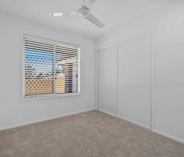 Bayside Living at Its Best - Elevated Family Home with Modern Comforts - Photo 4