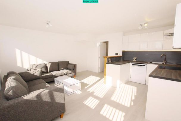 4 bedroom flat to rent - Photo 1