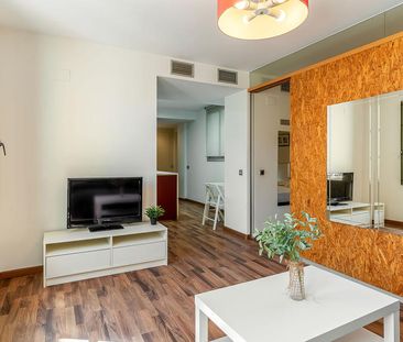 Lovely Apartment with a Balcony in the Gothic Quarter - Photo 3