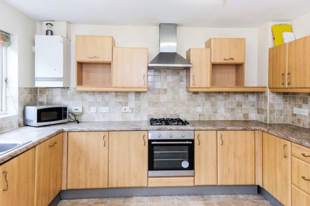 4 bedroom house to rent Lion Court, Worcester, WR1 - Photo 5