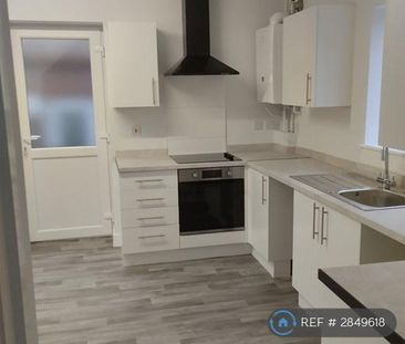 3 bedroom semi-detached house to rent - Photo 6