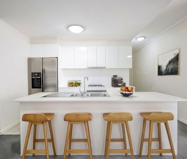 Spacious 3-Bedroom Apartment in Prime Rosehill Location - Walk to S... - Photo 6