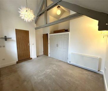 4 bedroom end of terrace house to rent - Photo 1