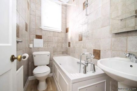 3 bedroom property to rent in London - Photo 2