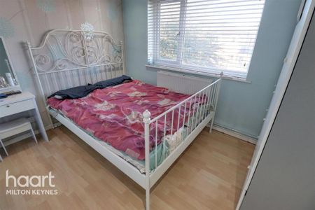 3 bedroom semi-detached house to rent - Photo 5