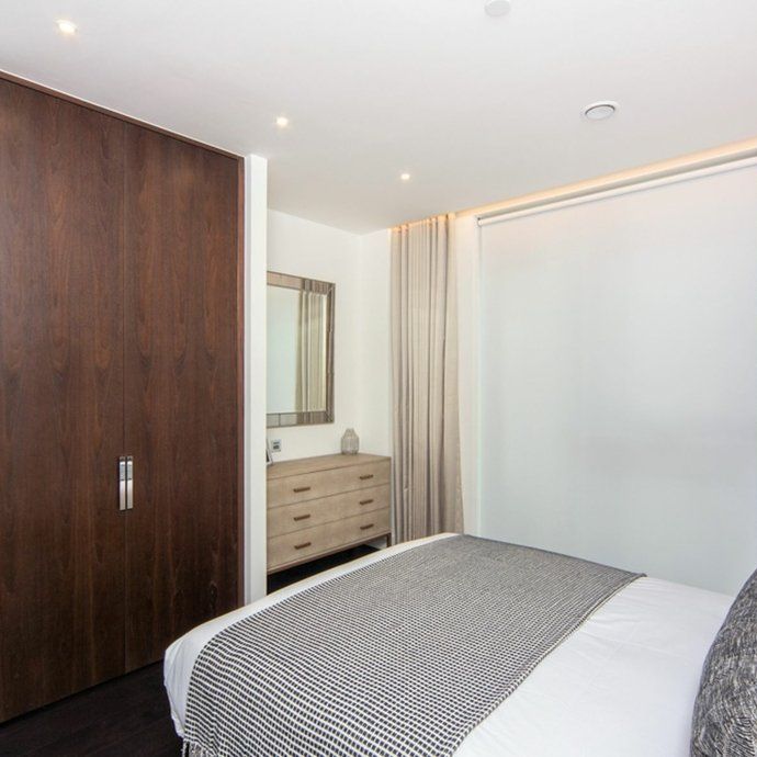 2 Bedroom Apartment to Rent in Charles Clowes Walk, London, SW11 - Photo 1