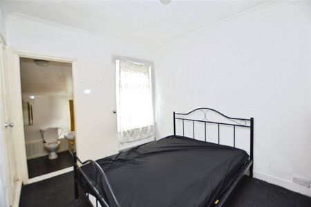 2 bedroom house to rent Winnock Road, Colchester, Essex, CO1 - Photo 3