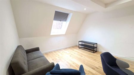 AVAILABLE END OF JAN | FULLY FURNISHED TWO BEDROOM | PRIME LOCATION | GREAT TRANSPORT LINKS - Photo 2