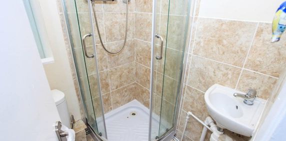 London Road - Photo 2