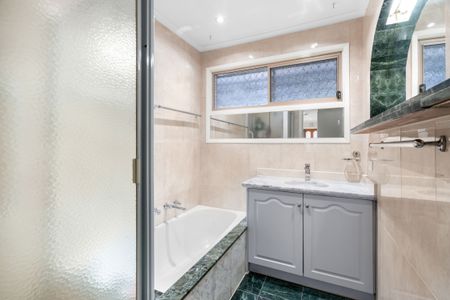 3 Bedroom Spacious Home! - Photo 2