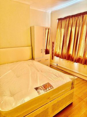 Room in a Shared Flat, Renters Avenue, NW4 - Photo 1