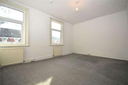 York Road, Swindon, Wiltshire, SN1 - Photo 4