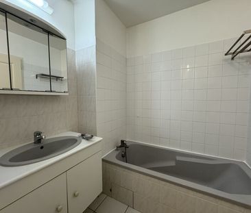 Location Appartement 2 pièces 44m² ST JEAN DE LA RUELLE 45140 - Photo 2